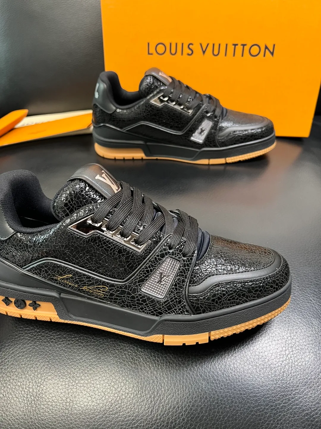 Men's shoes 💰820 Lv high quality top handicrafts Louis Vuitton, counters are equipped with the original factory, the uppers are imported from Italy, high-quality splicing colorful complex crafts, imported cowhide lining is soft and comfortable, soles: original soles specially provided by the original factory, T men's shoes 💰U exclusive movable molded soles are super comfortable, original factory single goods, code number 38-45 (customized 46)